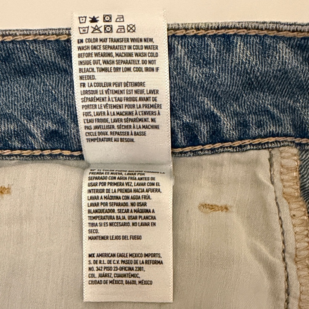 Tomgirl American Eagle Outfitters Light Blue Distressed Jeans - Picture 7 of 7